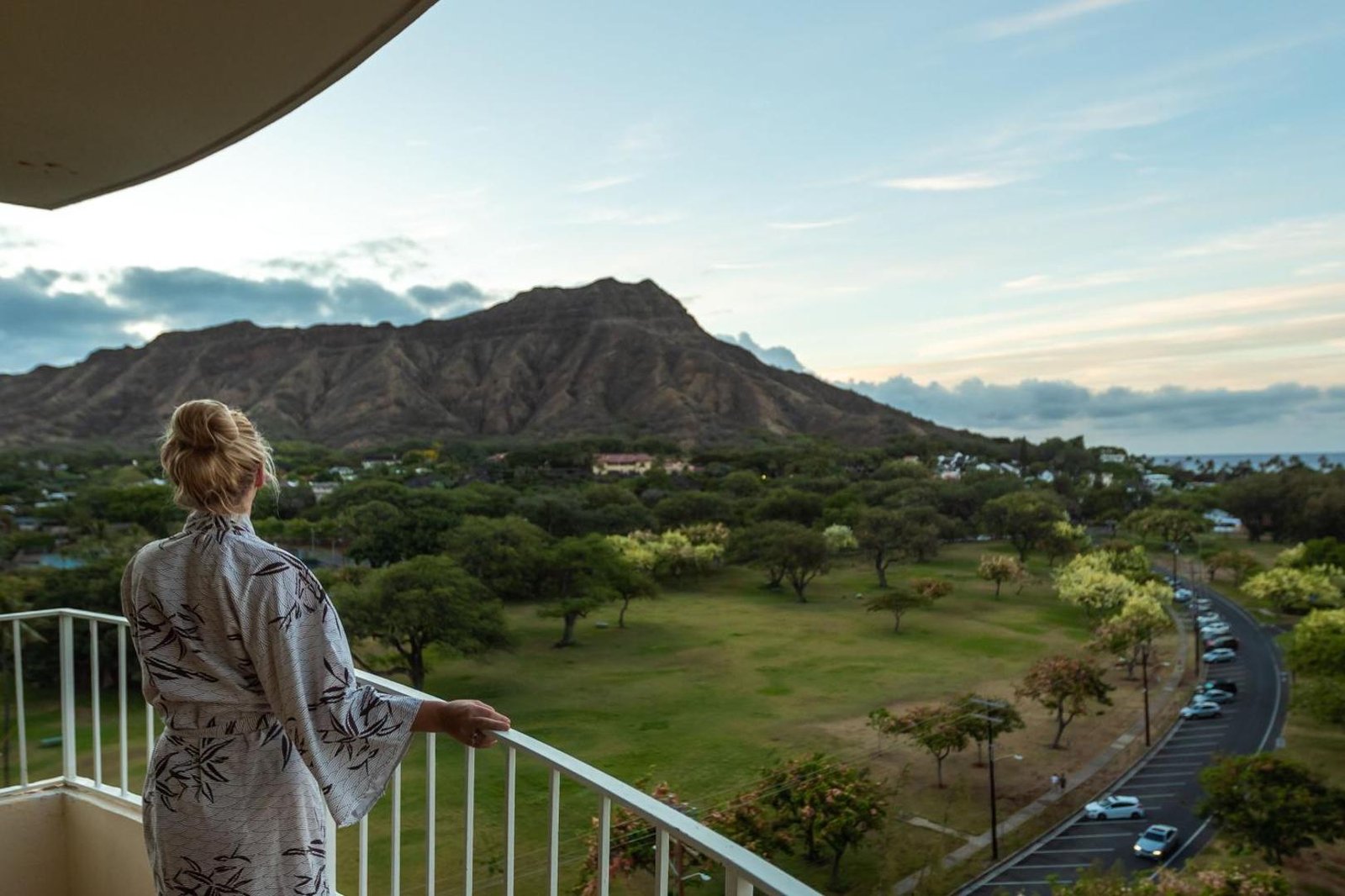 Lotus Honolulu at Diamond Head — vibe