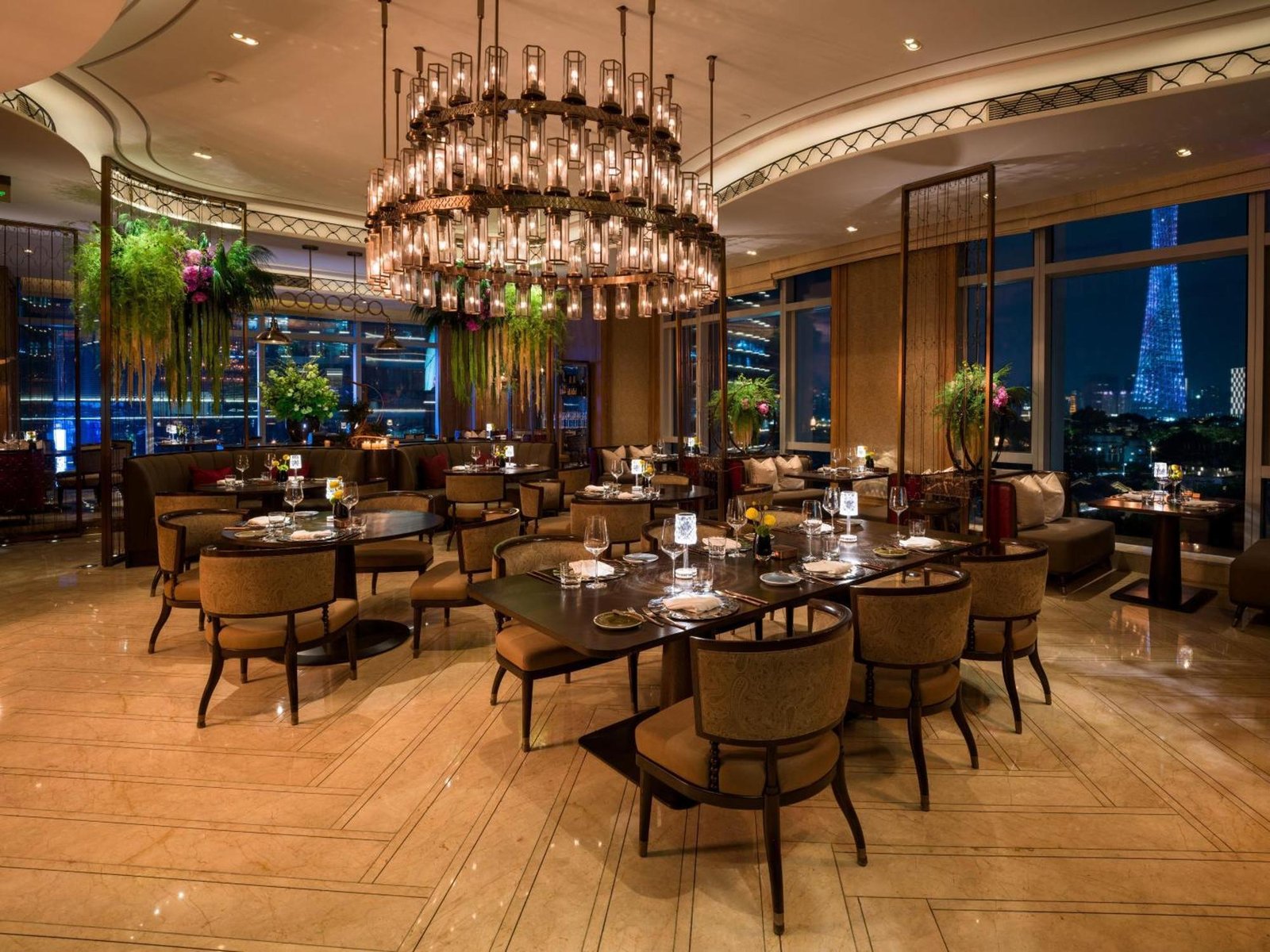 Conrad Guangzhou, at the table
