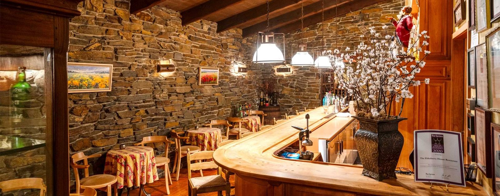 Chateau du Sureau, the cellar bar