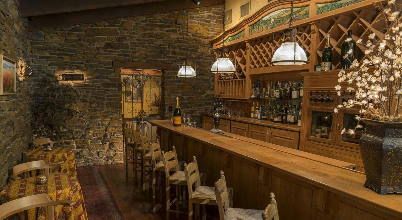Chateau du Sureau, the cellar bar