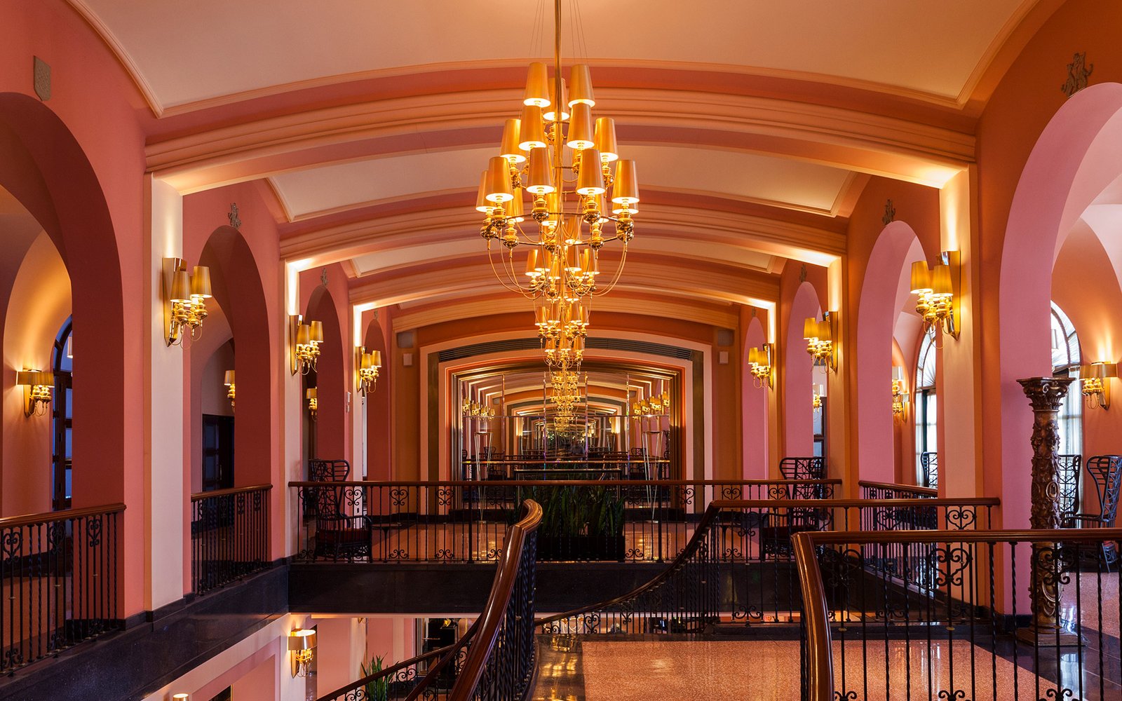 Condado Vanderbilt Hotel, vibe