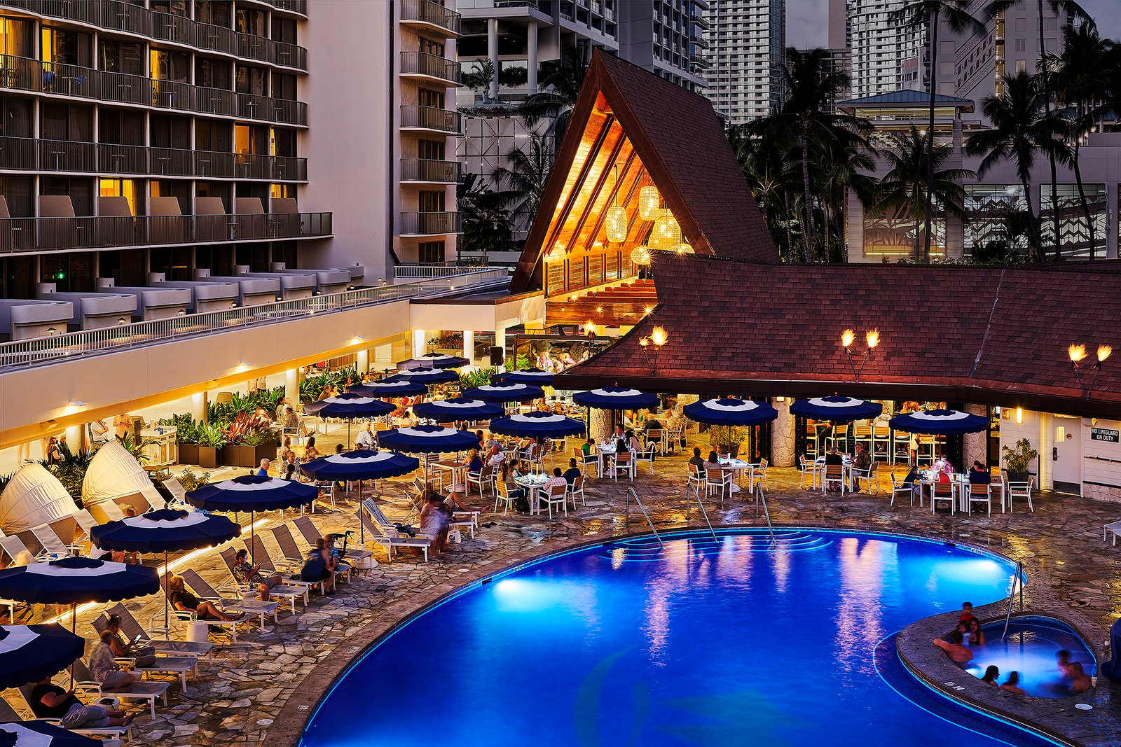 Outrigger Reef Waikiki Beach Resort — vibe