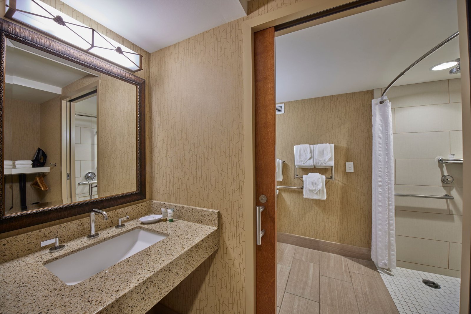 Hale Koa Hotel — rooms