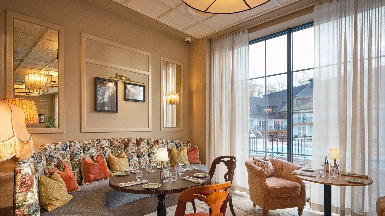 Maryhill Estate, at the table