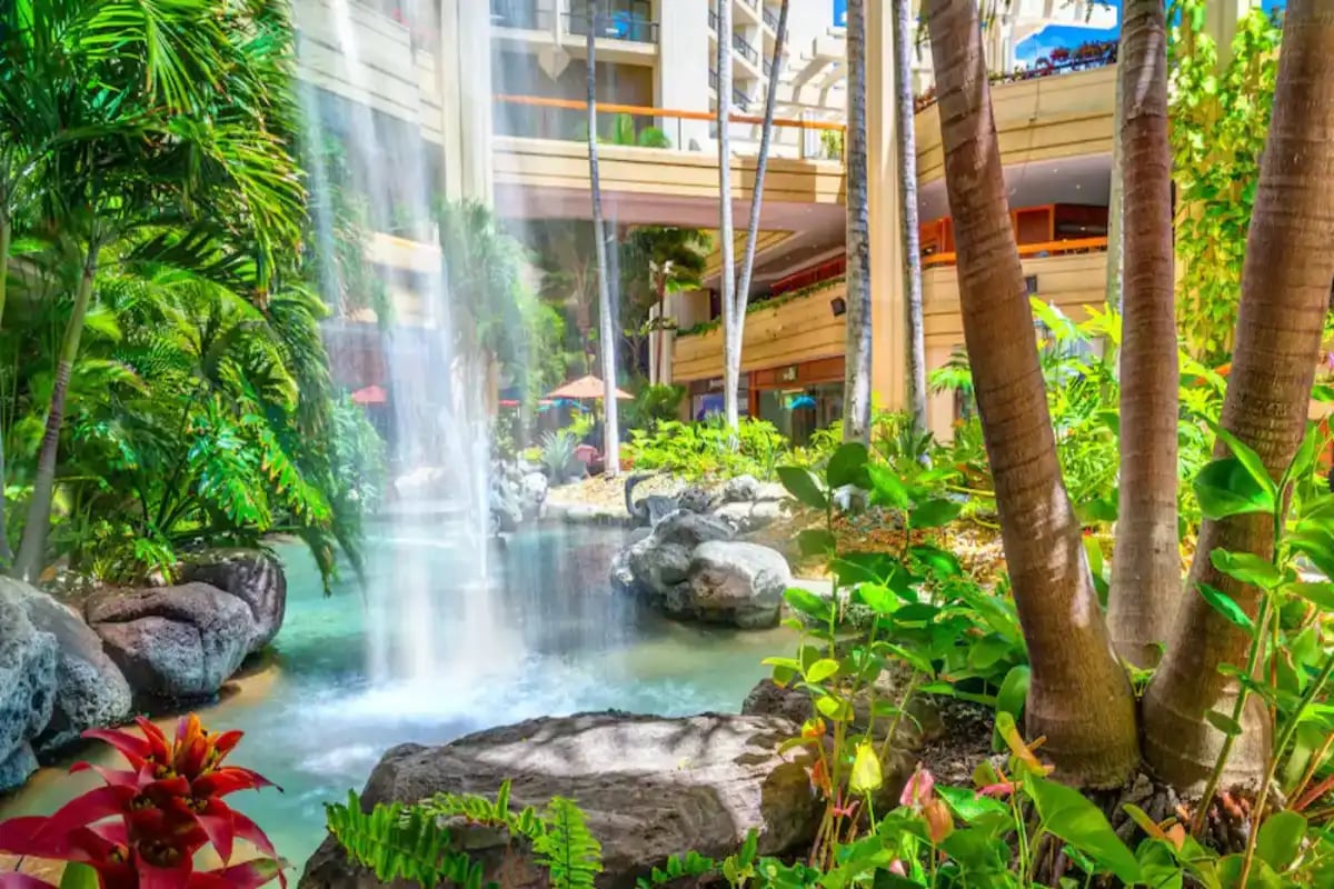 Hyatt Regency Waikiki Beach Resort and Spa — vibe
