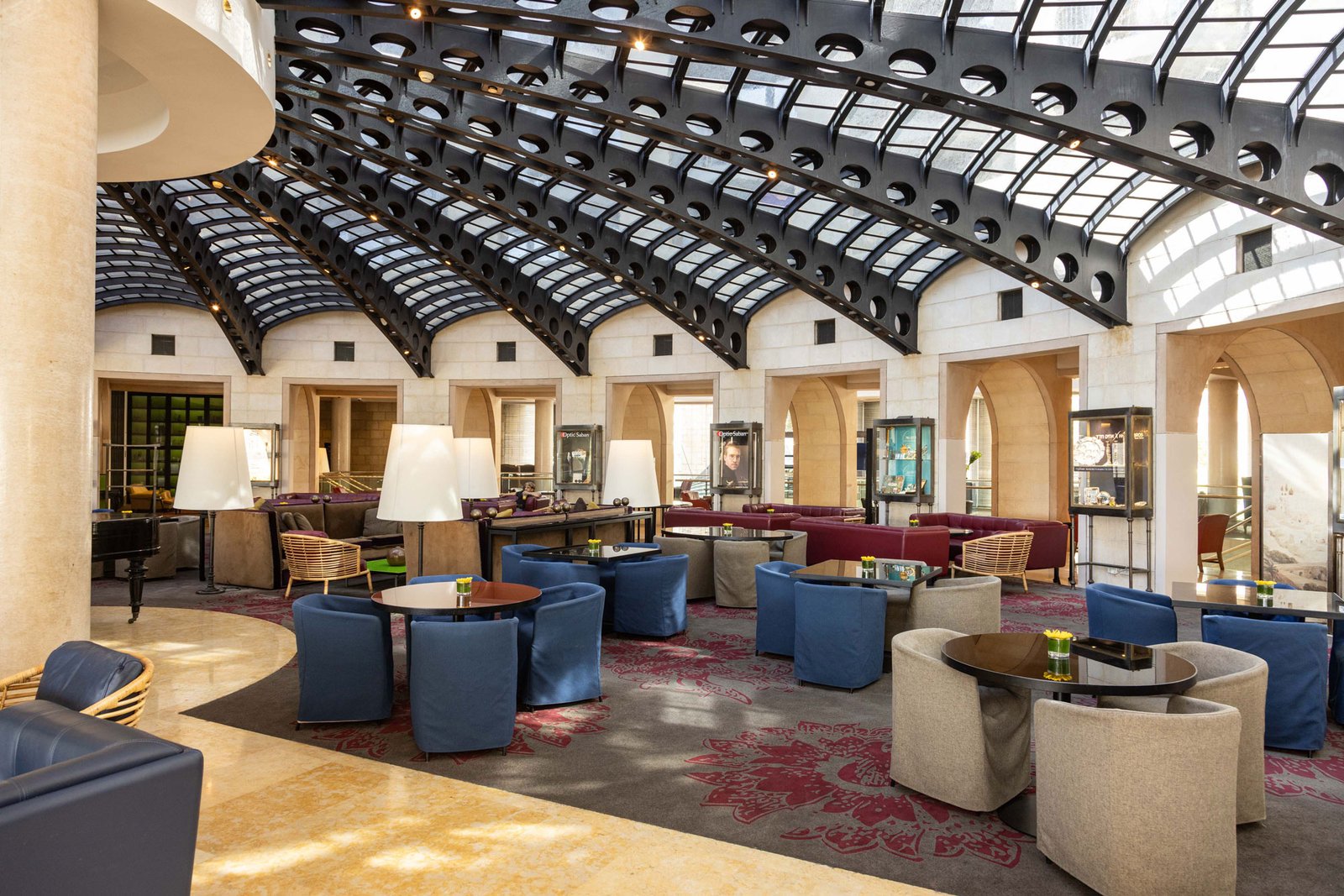 The David Citadel Hotel, vibe