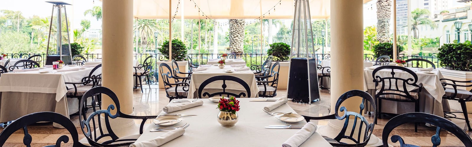 Country Club Lima Hotel, at the table