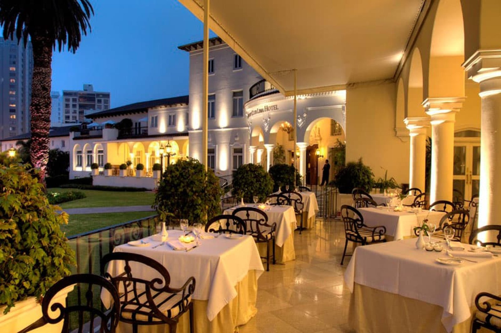Country Club Lima Hotel, at the table