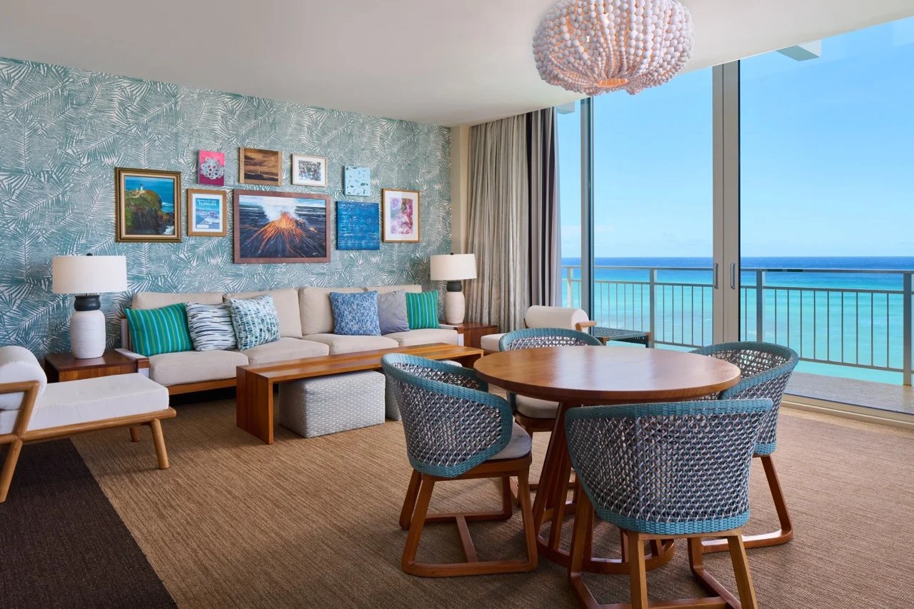 Kaimana Beach Hotel — vibe