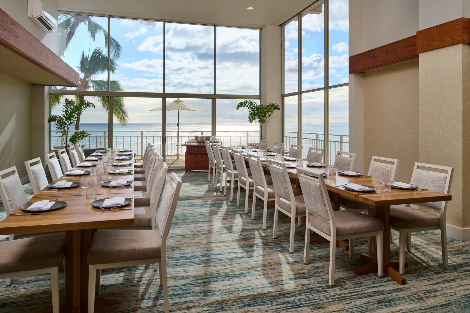 Kaimana Beach Hotel — eat & drink