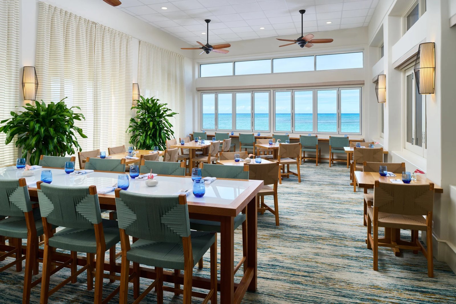 Kaimana Beach Hotel — eat & drink