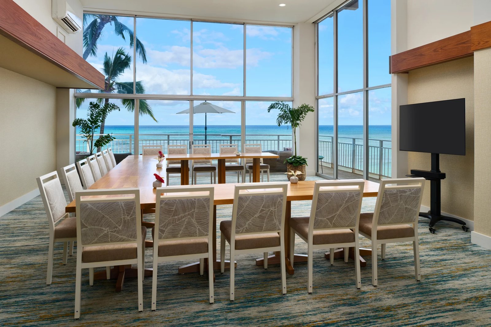 Kaimana Beach Hotel — eat & drink