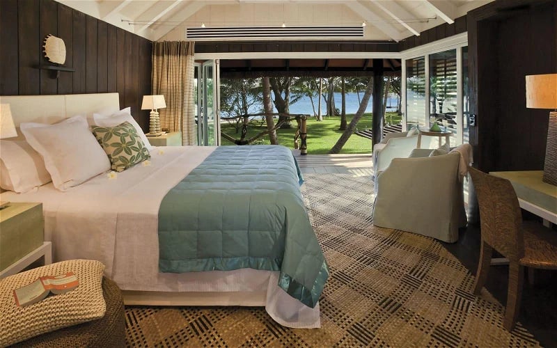 Dolphin Island, rooms