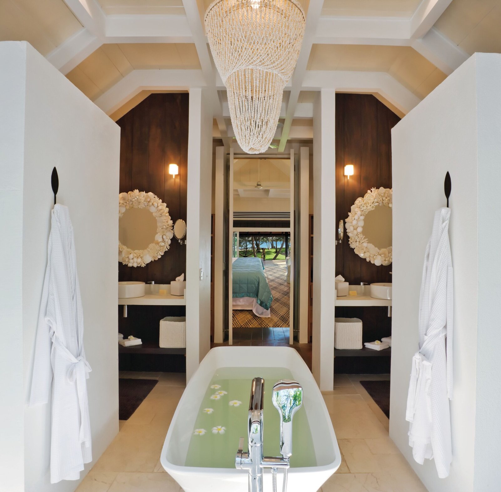 Dolphin Island, rooms