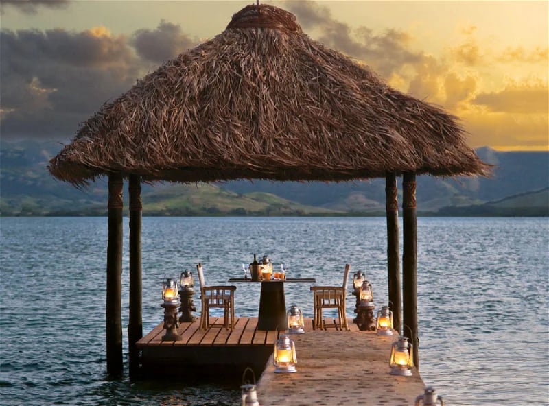 Dolphin Island, eat & drink