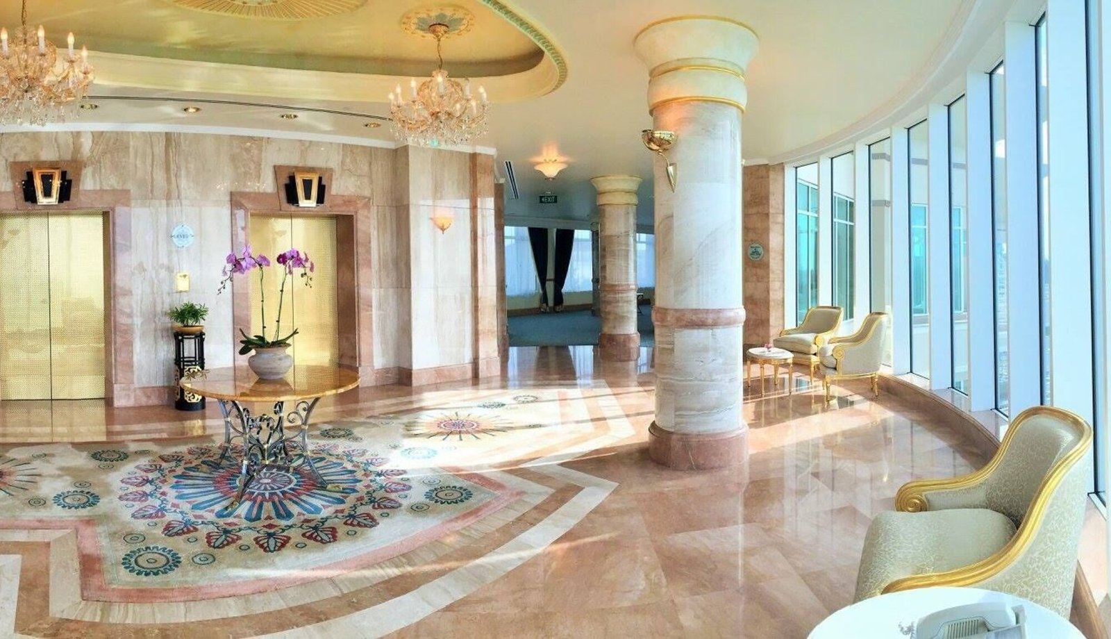 The Empire Brunei, vibe