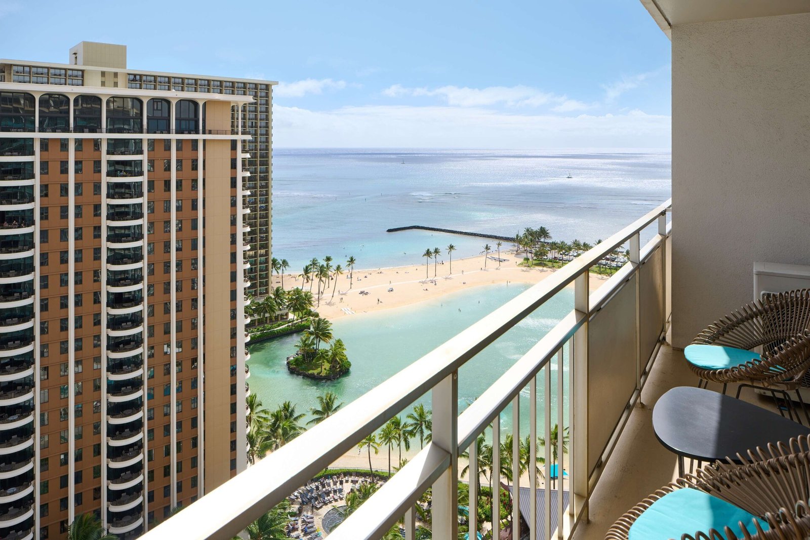 Ilikai Hotel & Luxury Suites — vibe
