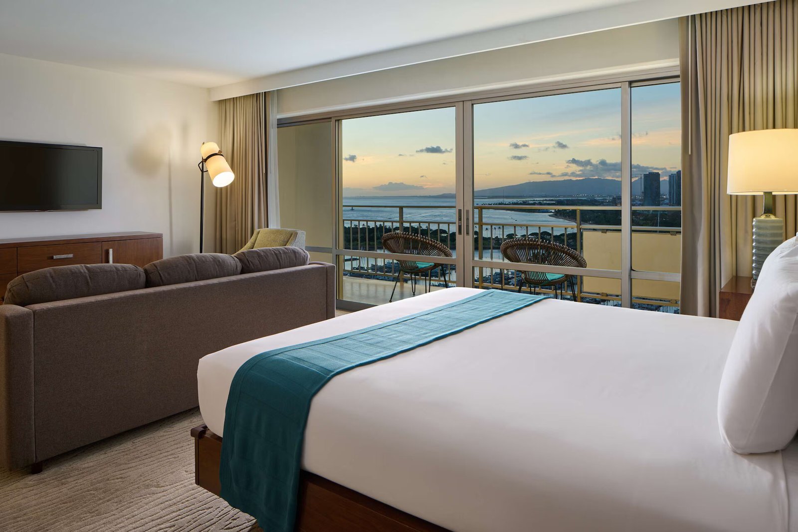 Ilikai Hotel & Luxury Suites — rooms