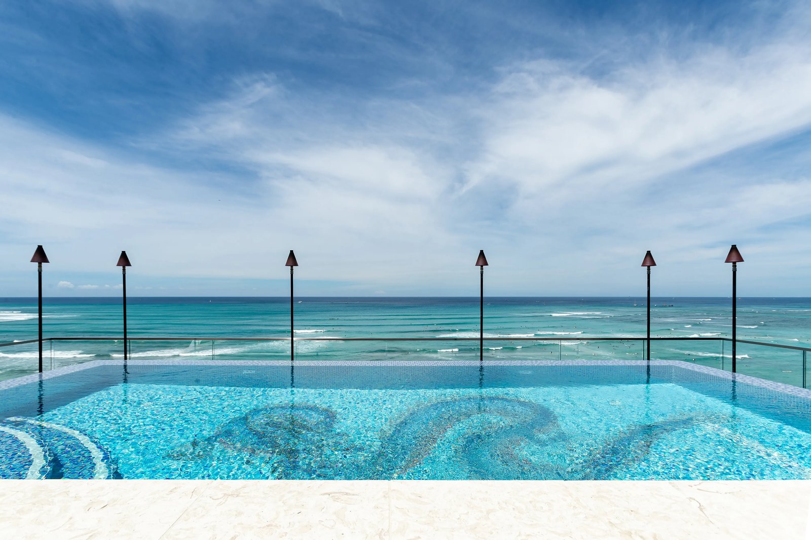 ESPACIO The Jewel of Waikiki