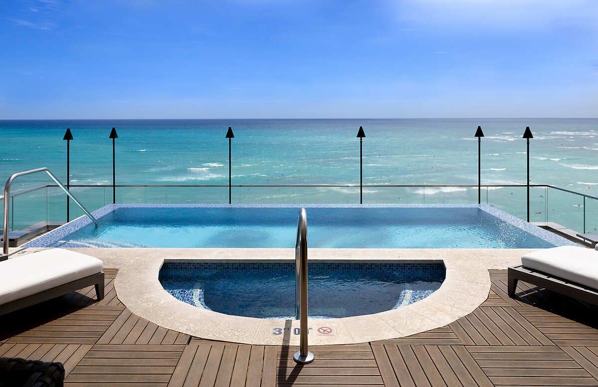 ESPACIO The Jewel of Waikiki