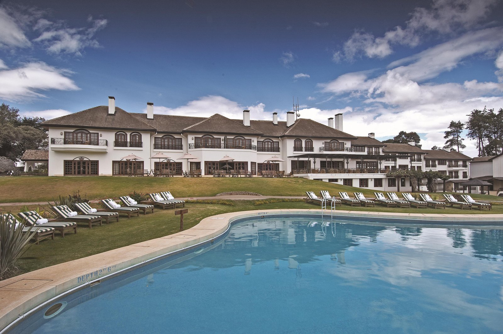 Fairmont Mount Kenya Safari Club, the pool