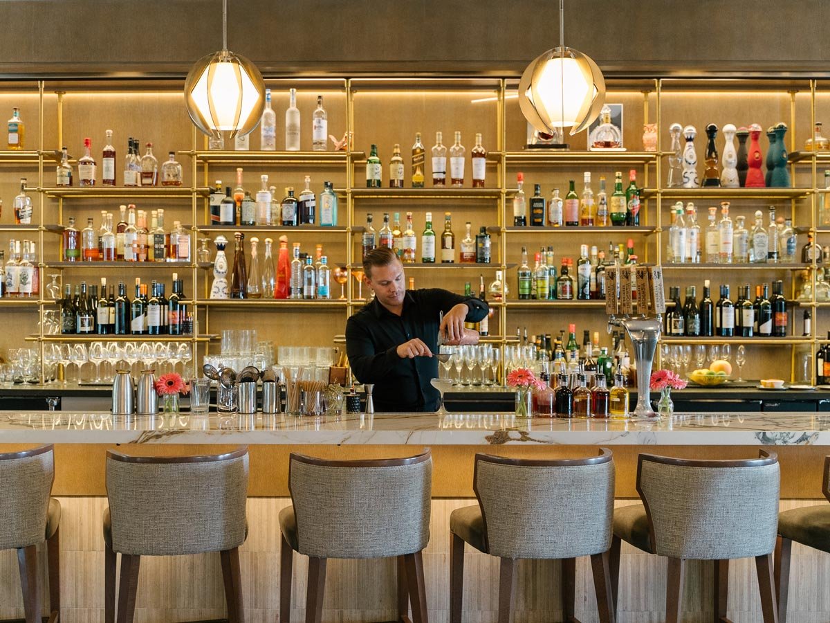 L'Auberge Del Mar, the living room bar