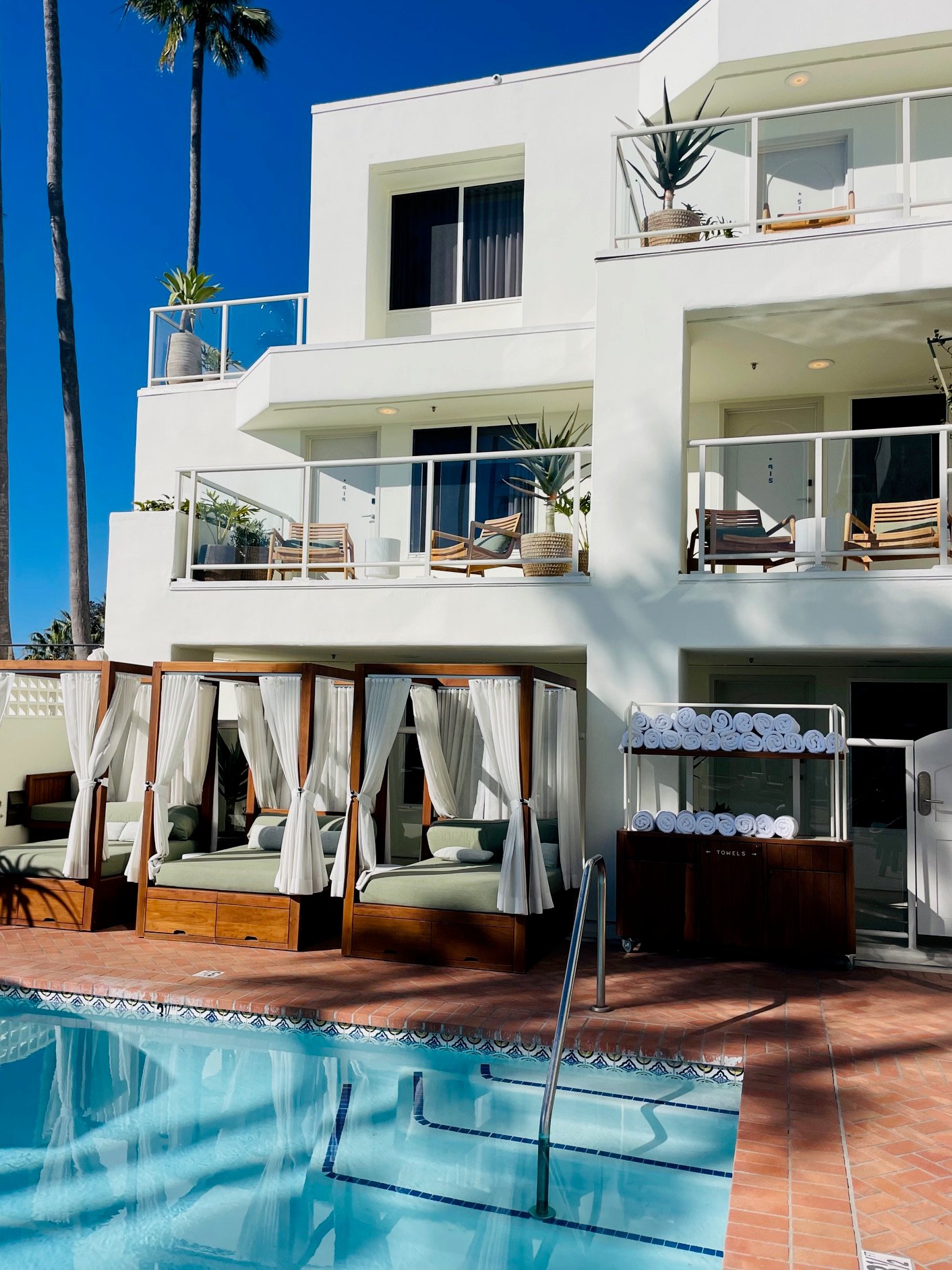 Casa Loma Beach Hotel