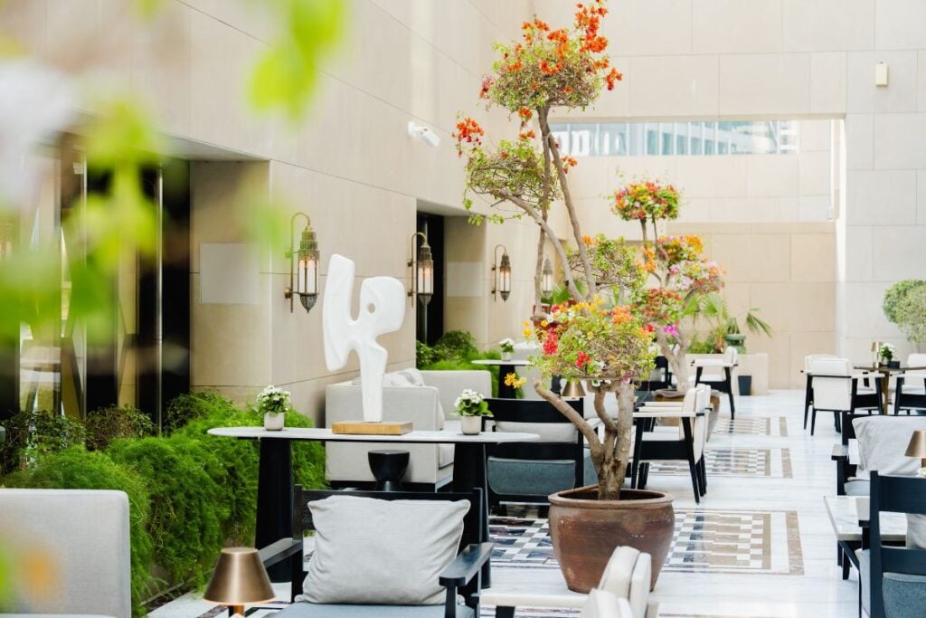 Waldorf Astoria Doha West Bay, eat & drink