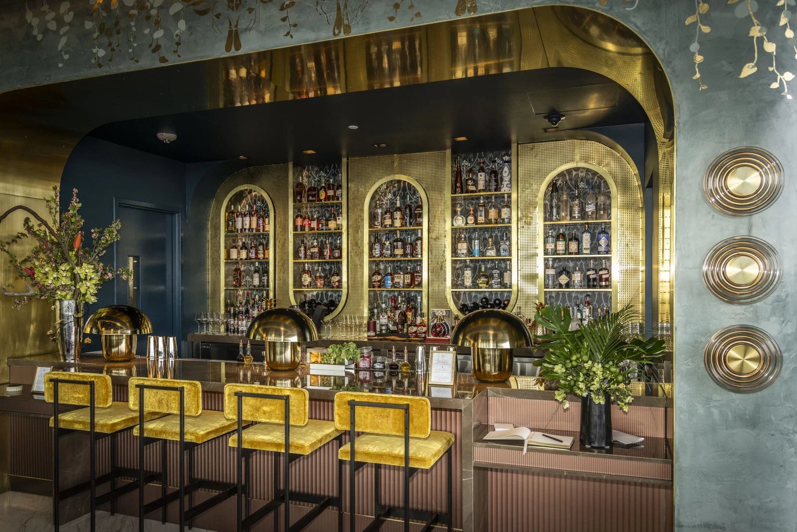 The Crescent Hotel, Fort Worth, the circle bar