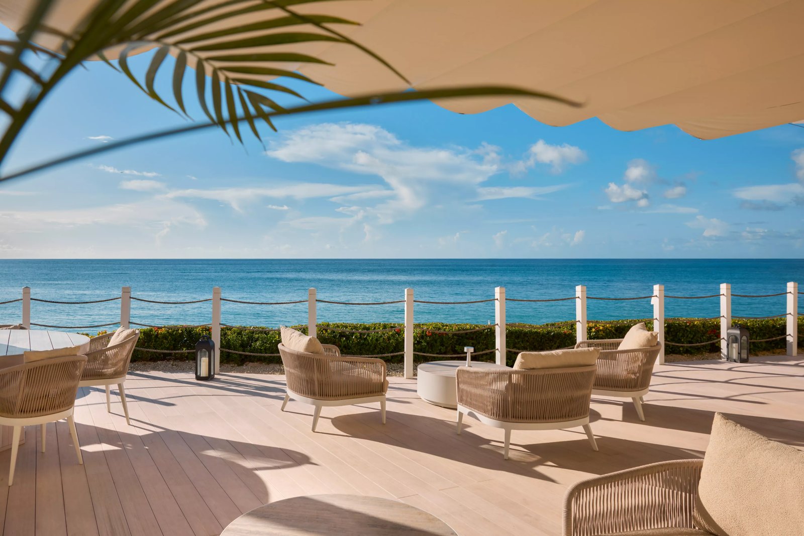 Fairmont Royal Pavilion, vibe