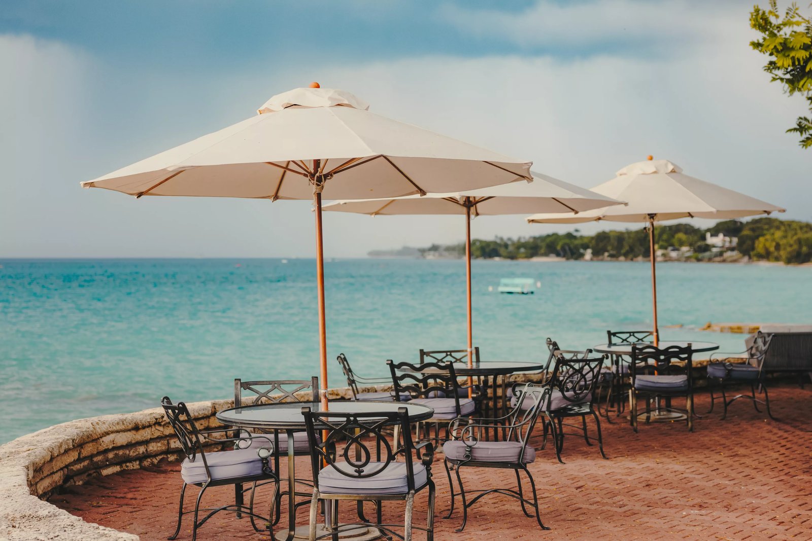 Fairmont Royal Pavilion, eat & drink