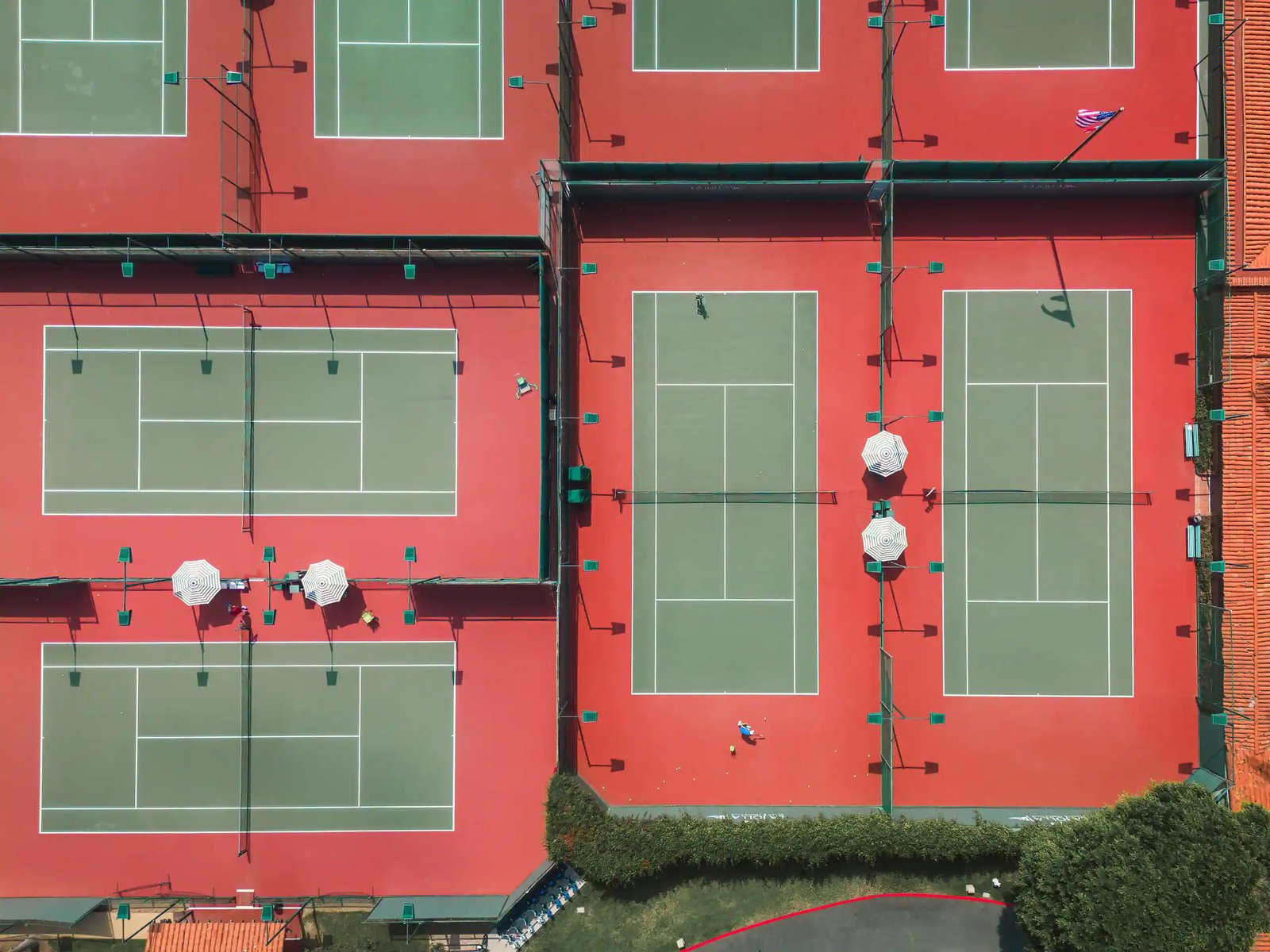 La Jolla Beach & Tennis Club — vibe