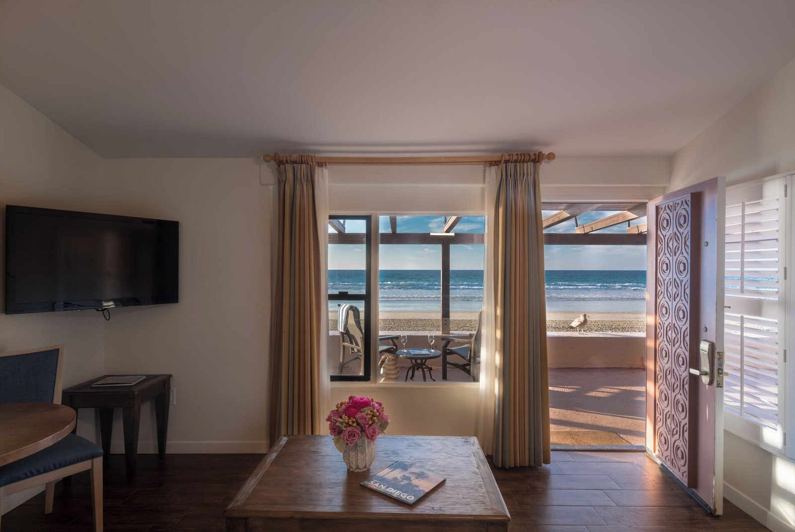La Jolla Beach & Tennis Club — rooms
