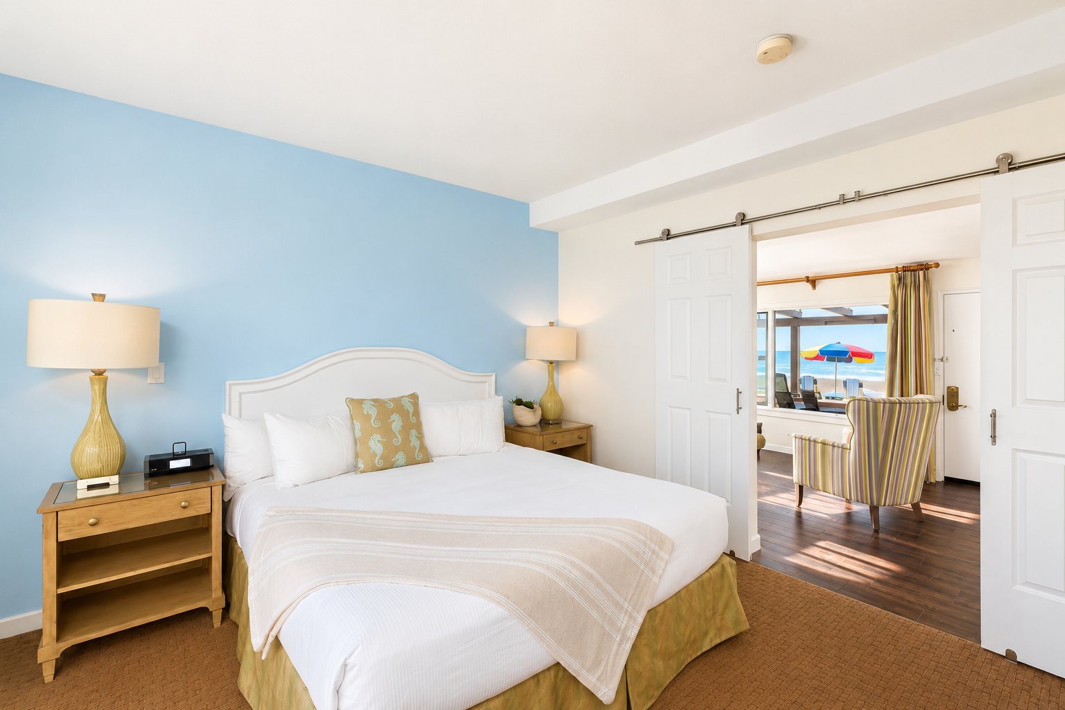 La Jolla Beach & Tennis Club — rooms