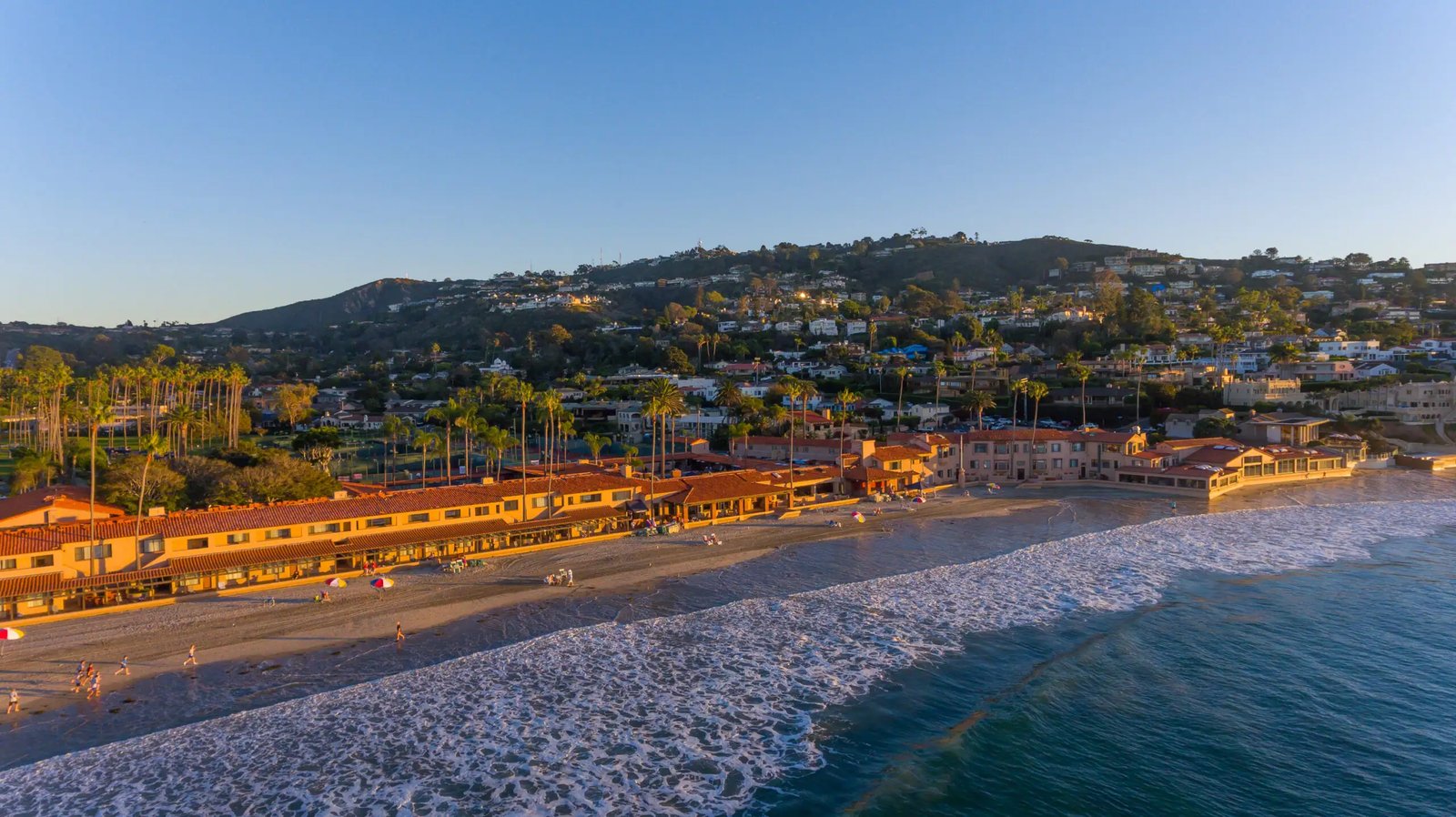 La Jolla Beach & Tennis Club — vibe
