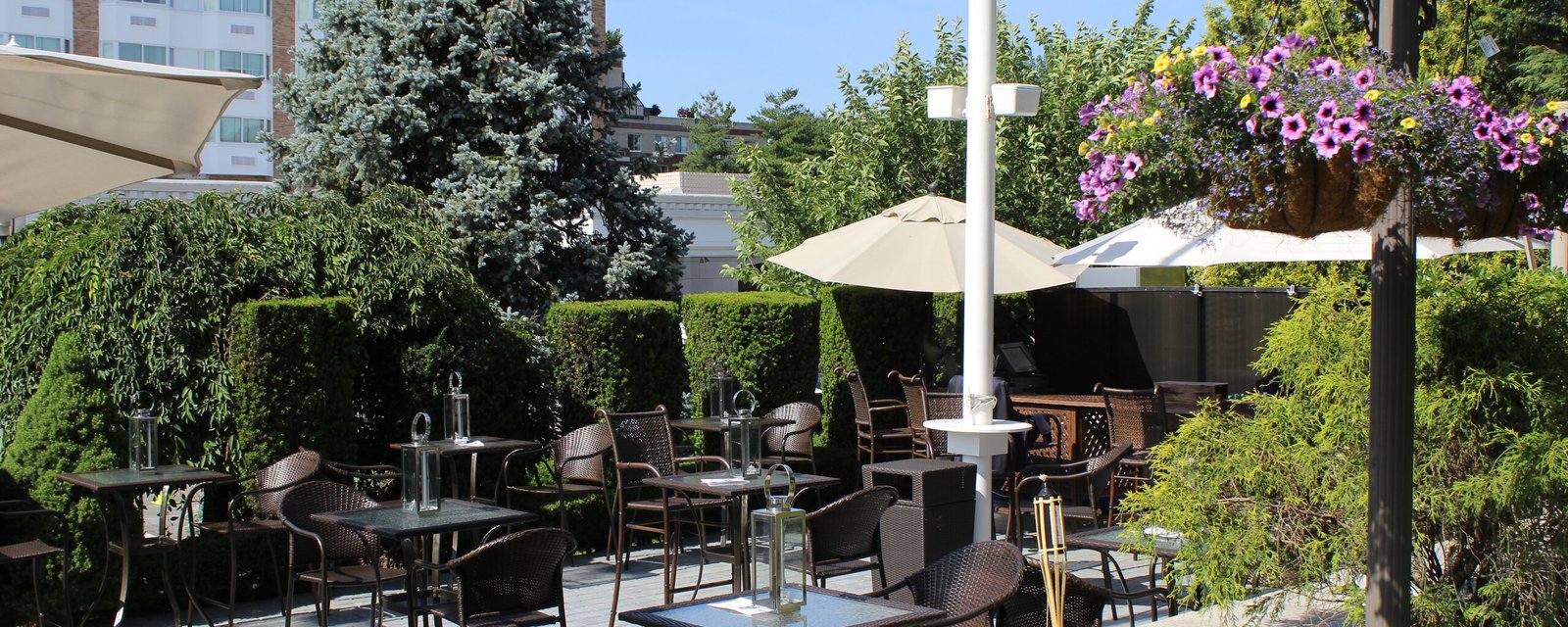 The Garden City Hotel, at the table