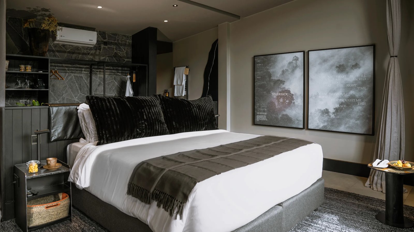 Silverback, rooms