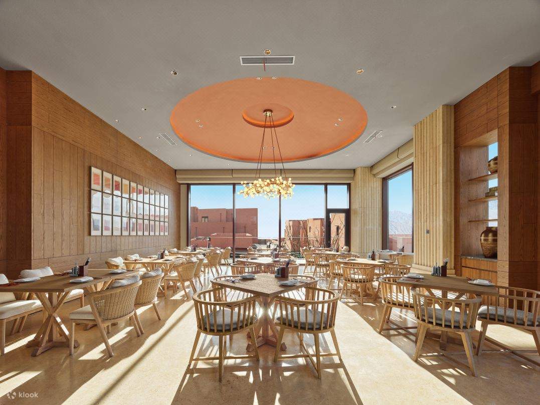 Yinchuan Helan Anmo Hotel, at the table