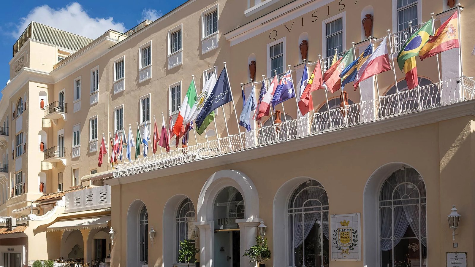Grand Hotel Quisisana, backstory