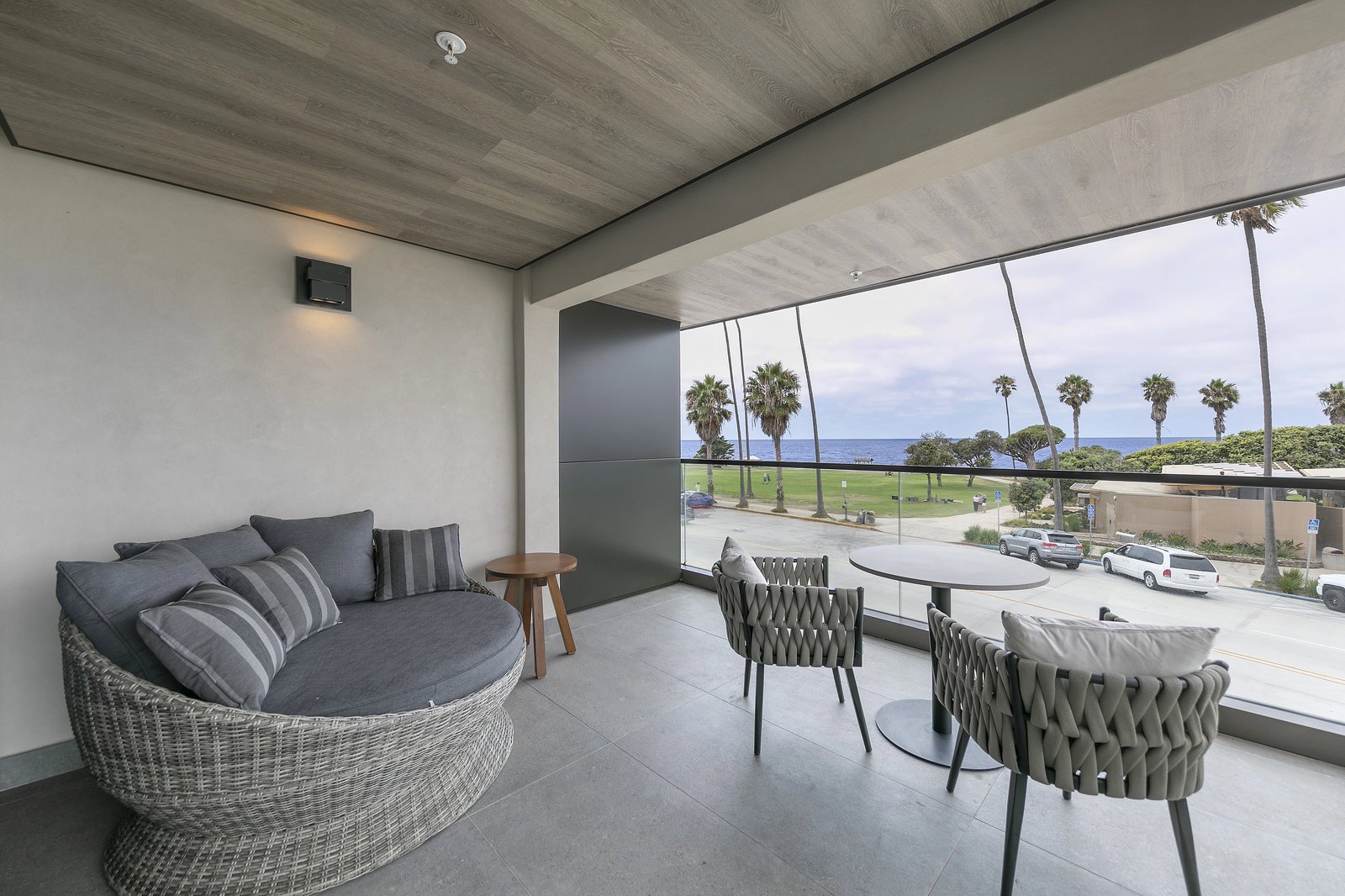 La Jolla Cove Hotel & Suites — vibe