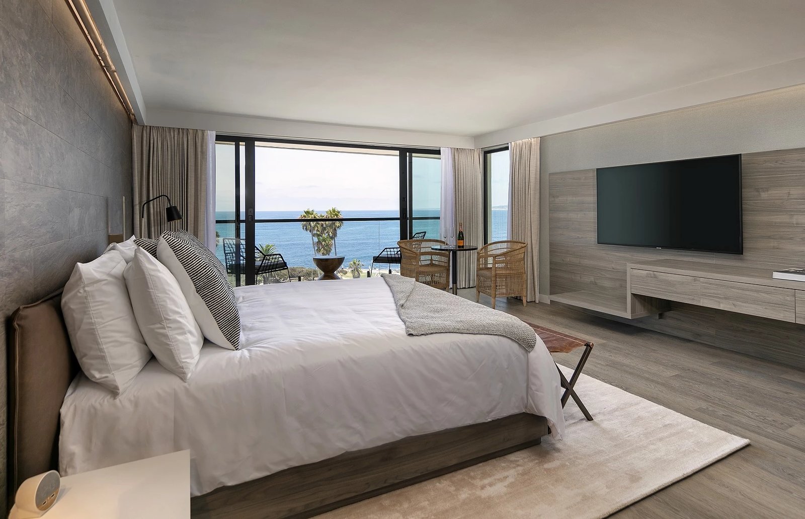 La Jolla Cove Hotel & Suites — vibe