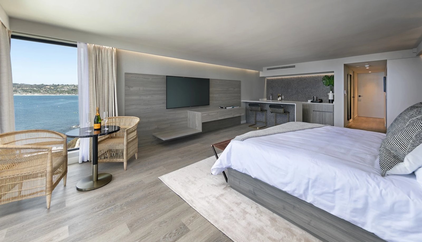 La Jolla Cove Hotel & Suites — rooms