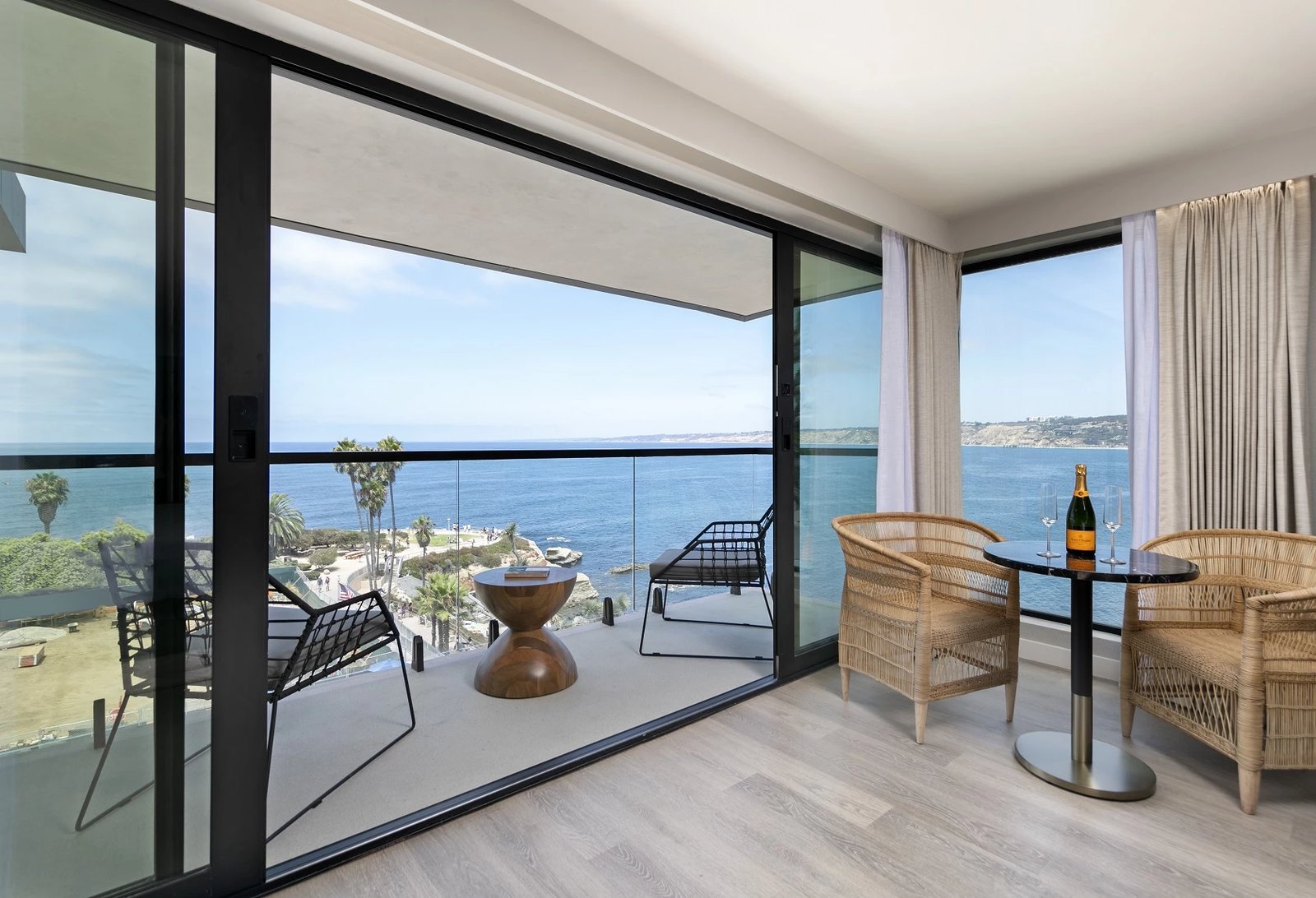 La Jolla Cove Hotel & Suites — rooms