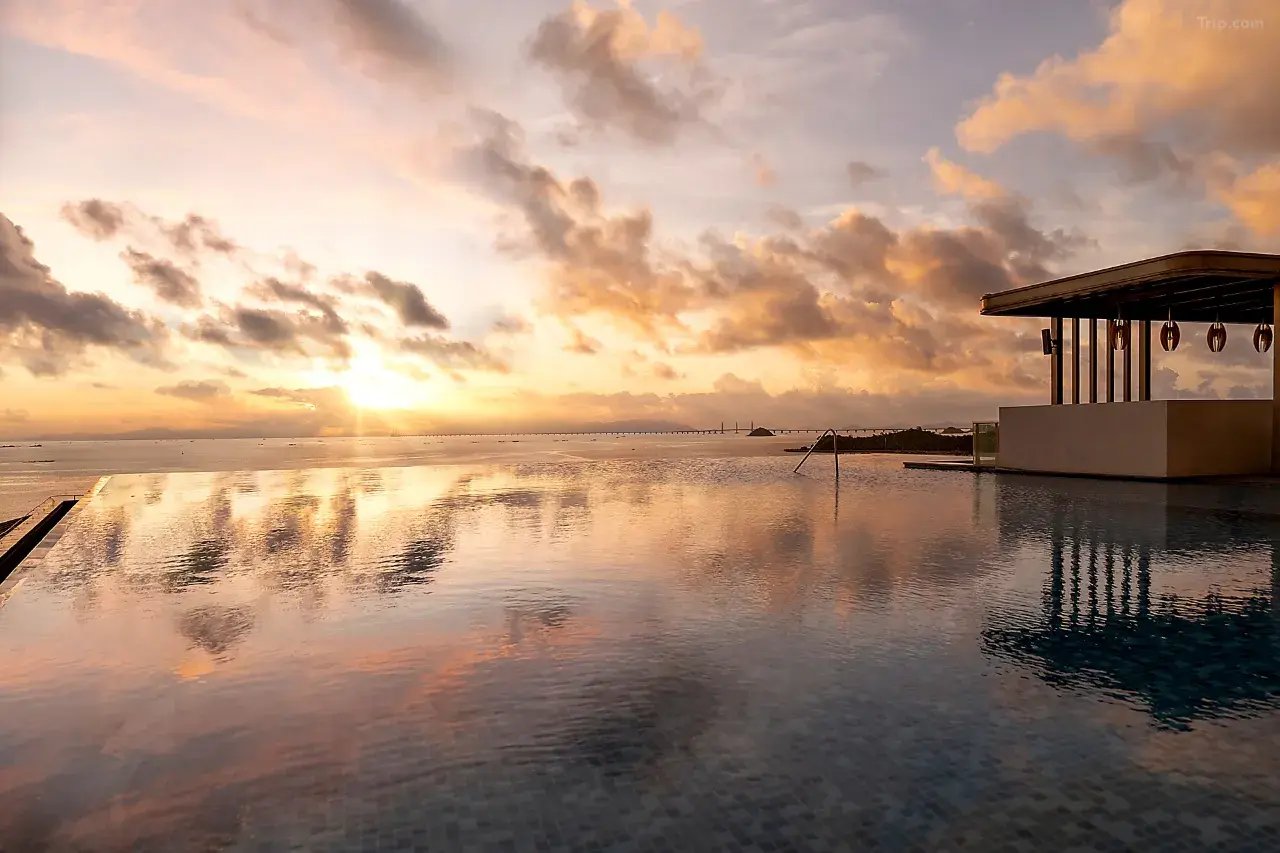 Grand Ocean View Hotel Zhuhai, the pool