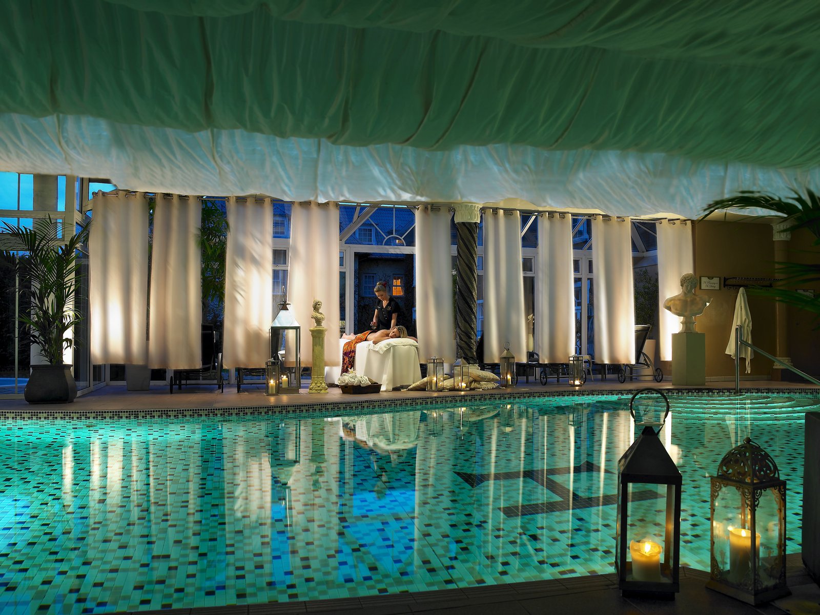 Hayfield Manor Hotel, the pool