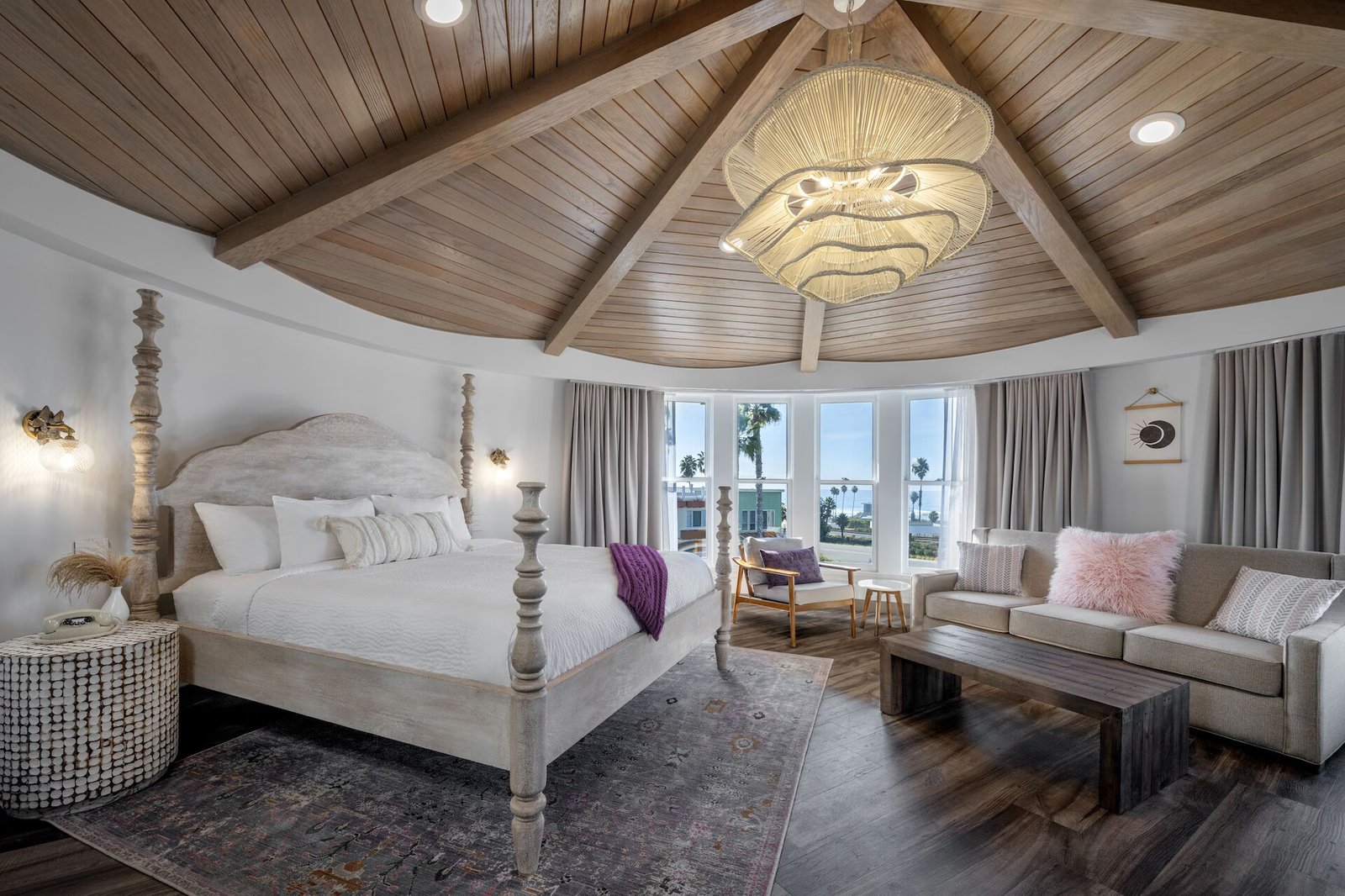 Cardiff by the Sea Lodge — rooms