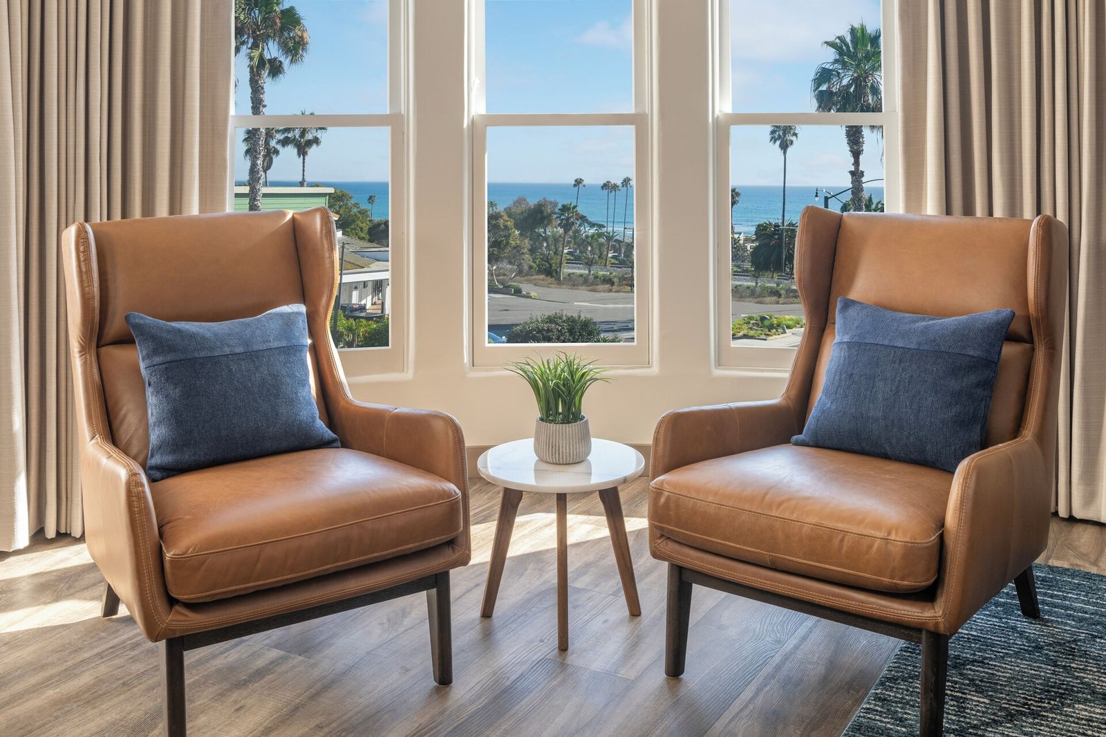 Cardiff by the Sea Lodge — rooms
