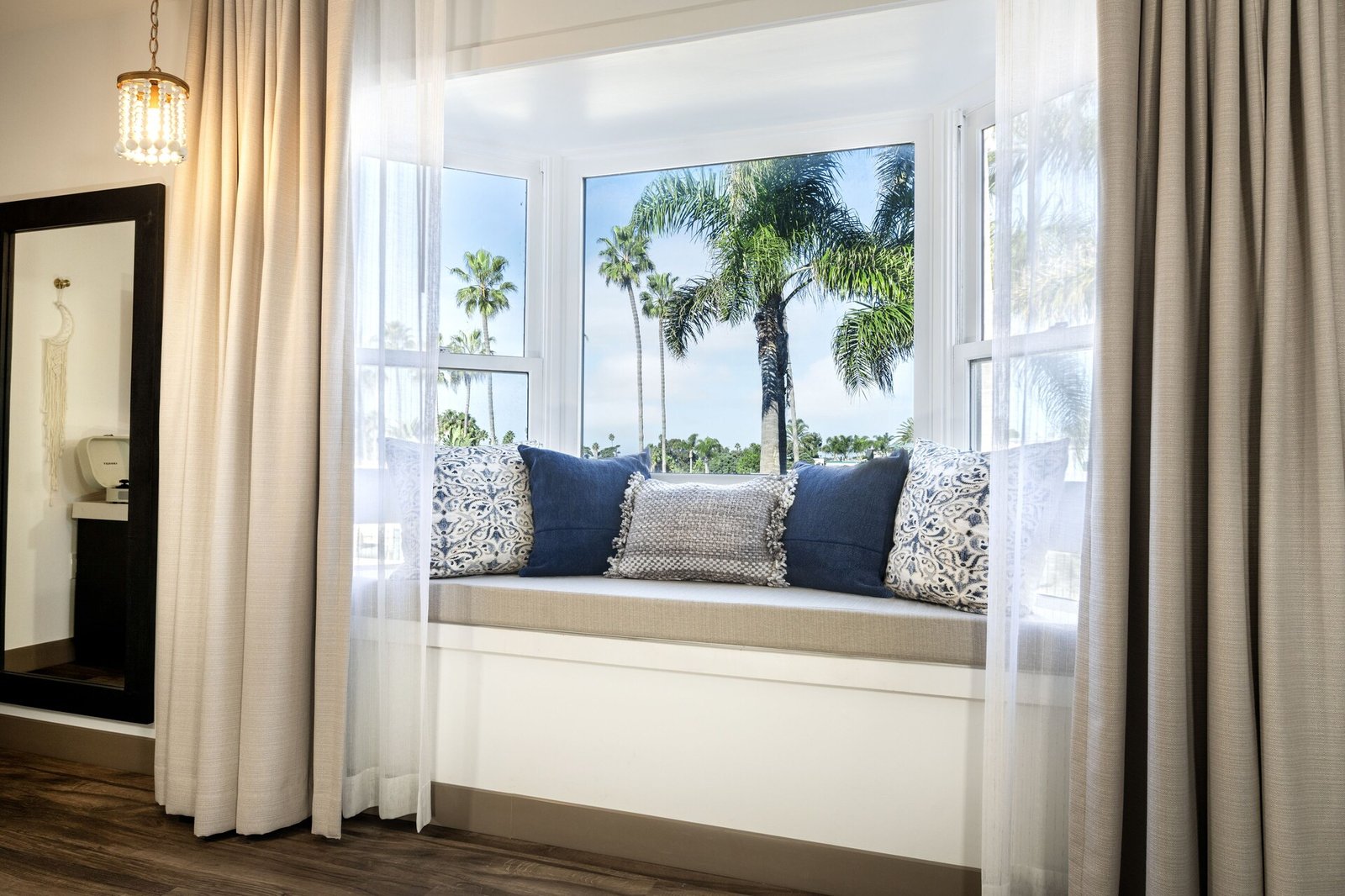 Cardiff by the Sea Lodge — rooms