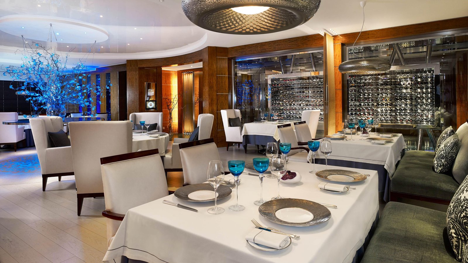 Hotel President Wilson, a Luxury Collection Hotel, Geneva, at the table