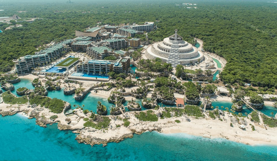 Hotel Xcaret México, backstory